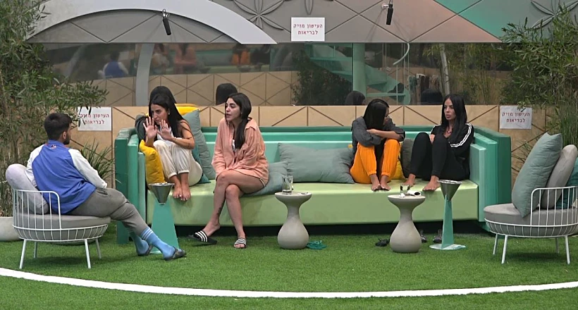 שיחה לילית בחצר | האח הגדול 4