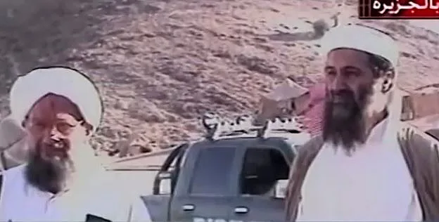 א-זוואהירי לצד אוסמה בן לאדן