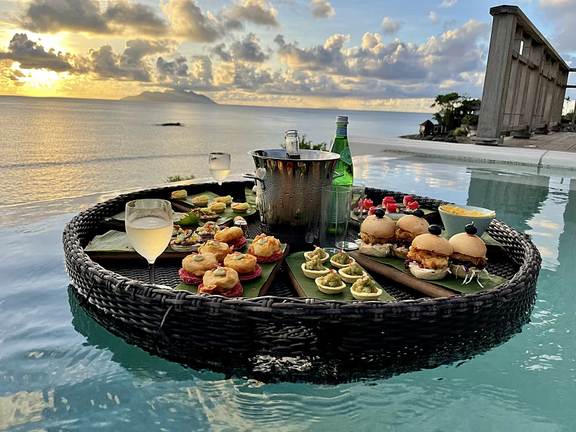 טרנד הארוחה הצפה גם במלון בסיישל. צילום: גייל זאבי ציבלין