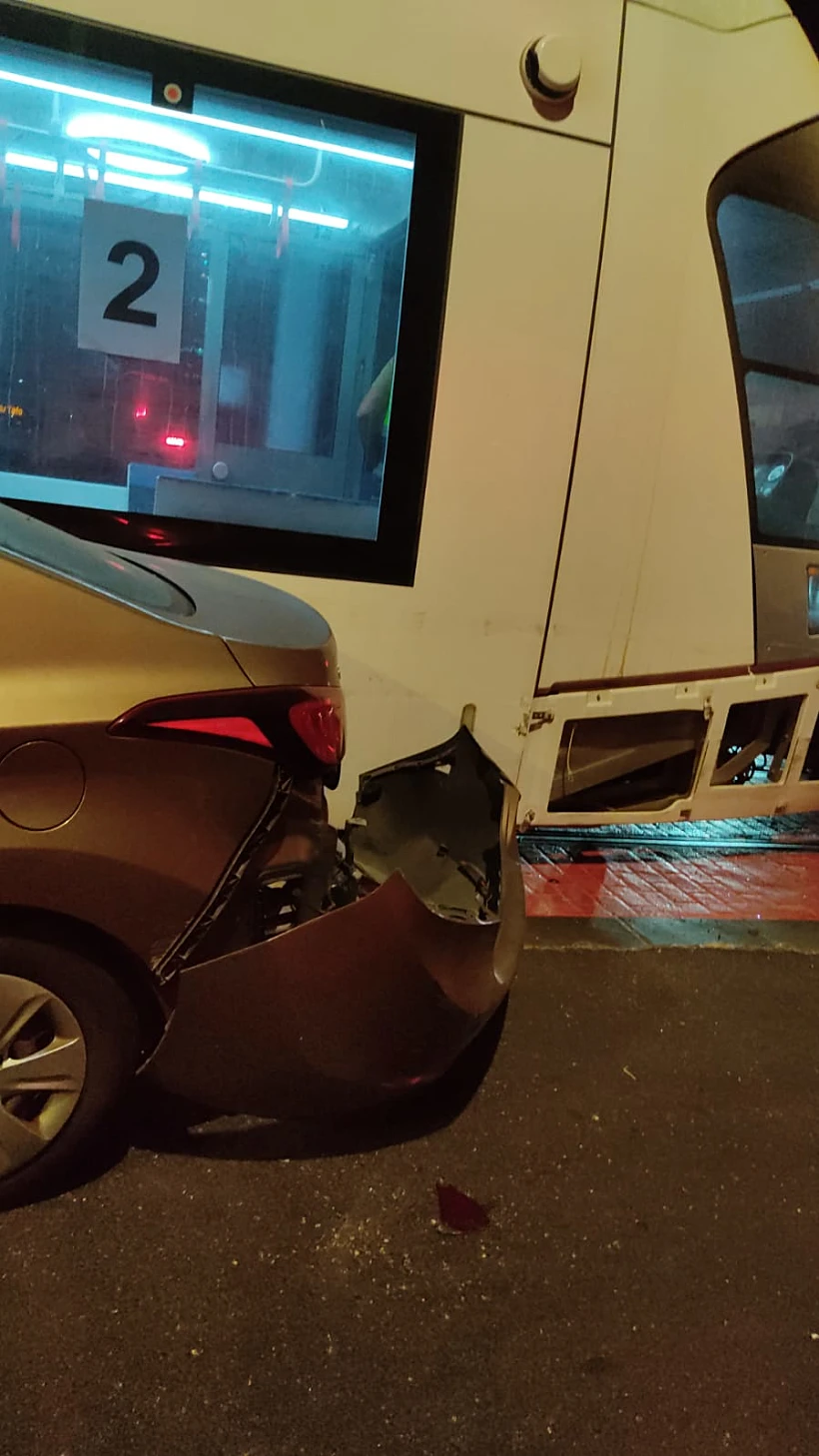 תאונה במעורבות רכב ורכבת קלה בבת ים