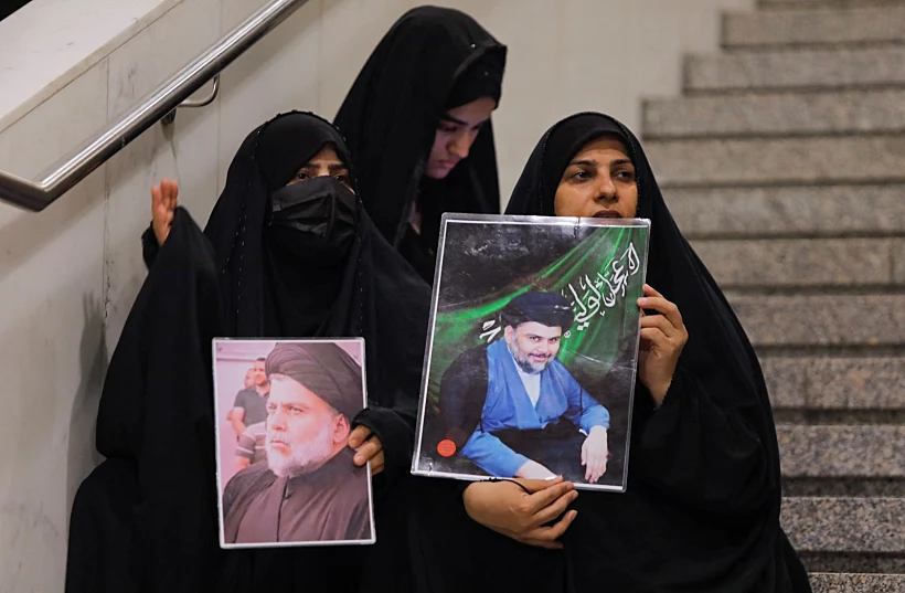 תומכותיו של א-סדר בבניין הפרלמנט בבגדד, אוגוסט 2022