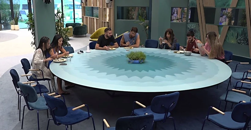 ארוחת צהרים בסלון | האח הגדול 4