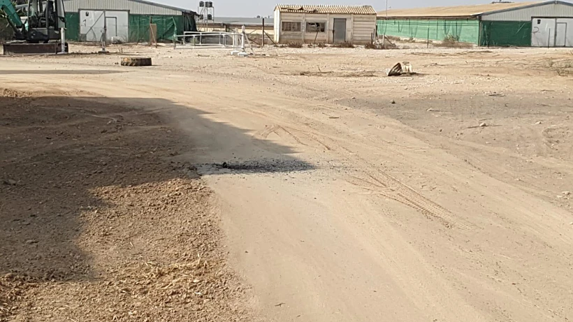 נפילה ליד רפת בתוך קיבוץ במועצה האזורית אשכול