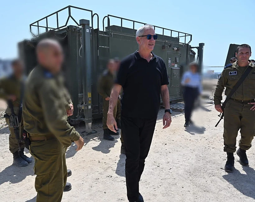 בני גנץ בביקור בכיפת ברזל