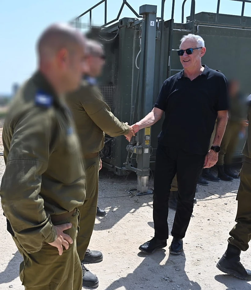 בני גנץ בביקור בכיפת ברזל