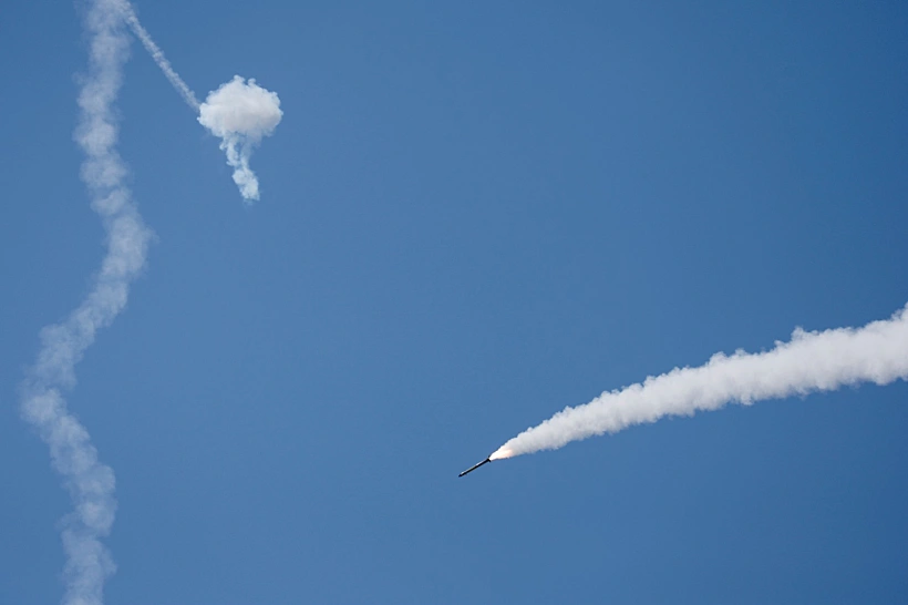 מיירט כיפת ברזל פוגע ברקטה ששוגרה מעזה