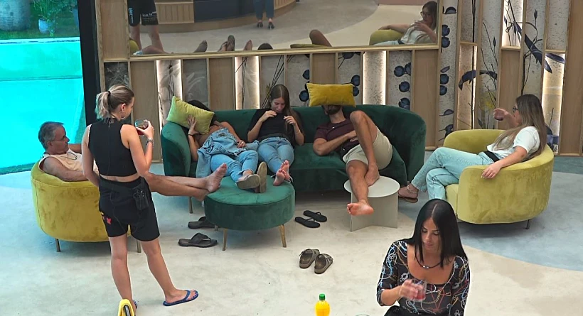 הדיירים בפינת הישיבה | האח הגדול 4