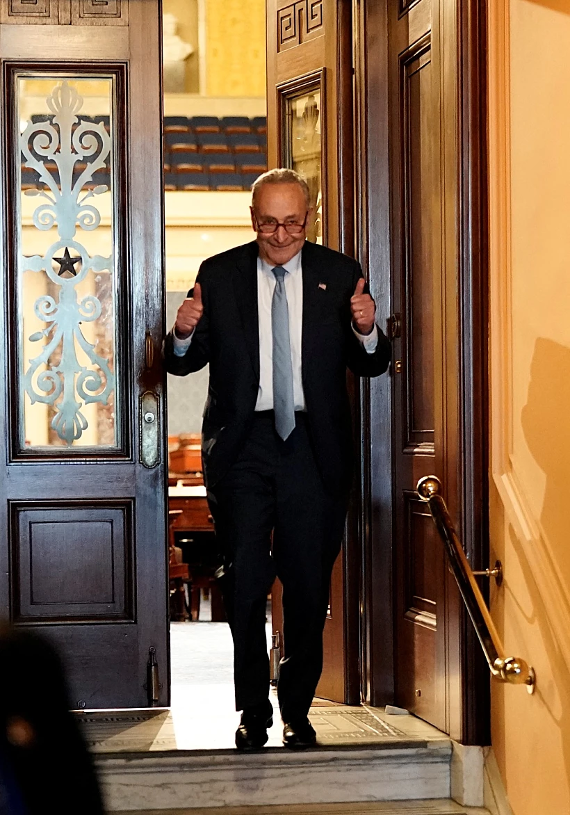 מנהיג הרוב בסנאט, צ'אק שומר (דמוקרטי)