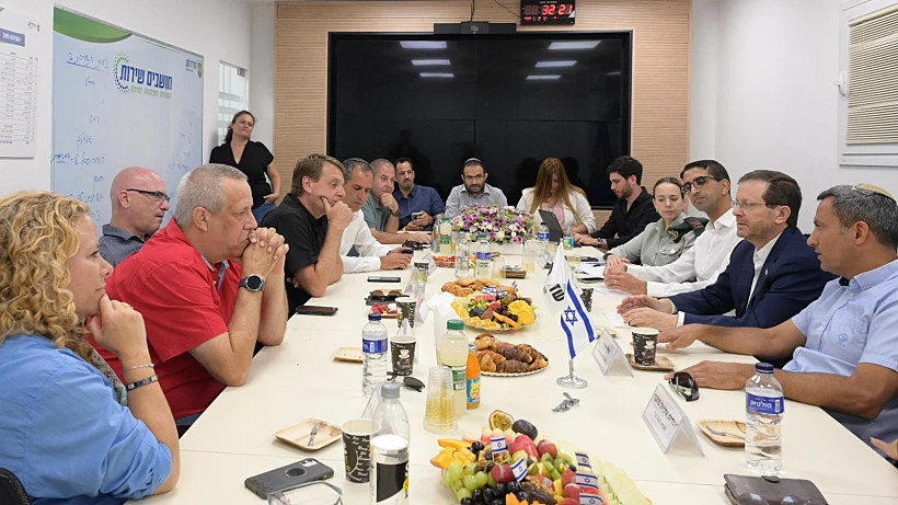 הנשיא הרצוג עם ראשי הרשויות בעוטף עזה