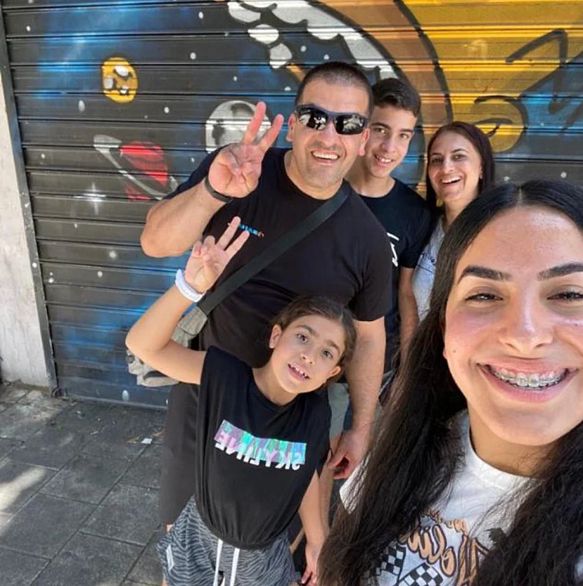 איתי פכטר, תושב כפר עזה יחד עם משפחתו