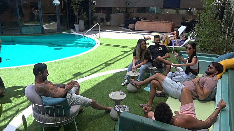 הדיירים בחצר | האח הגדול 4