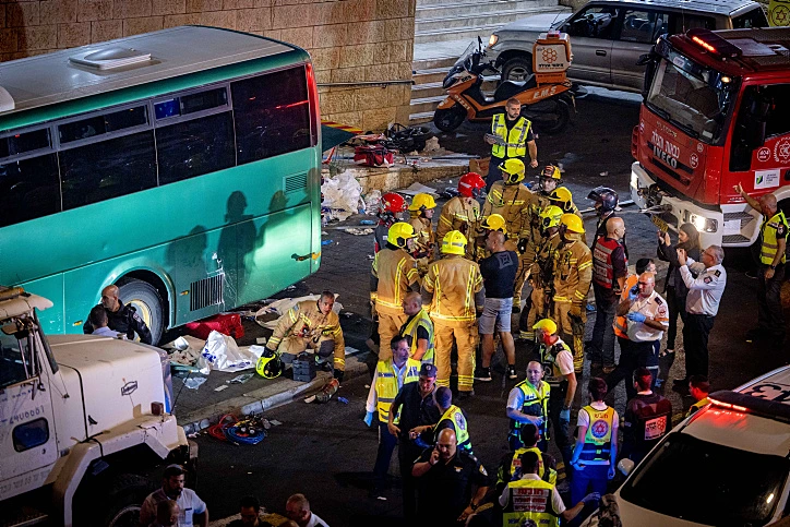 .זירת תאונת האוטובוס בירושלים