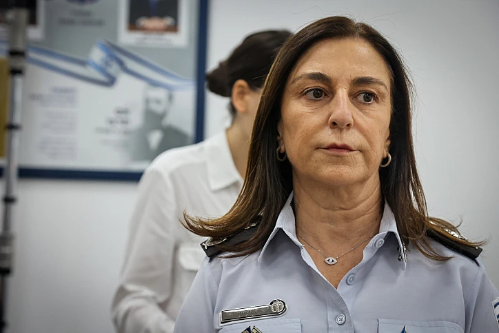 נציבת בתי הסוהר, רב גונדר קטי פרי