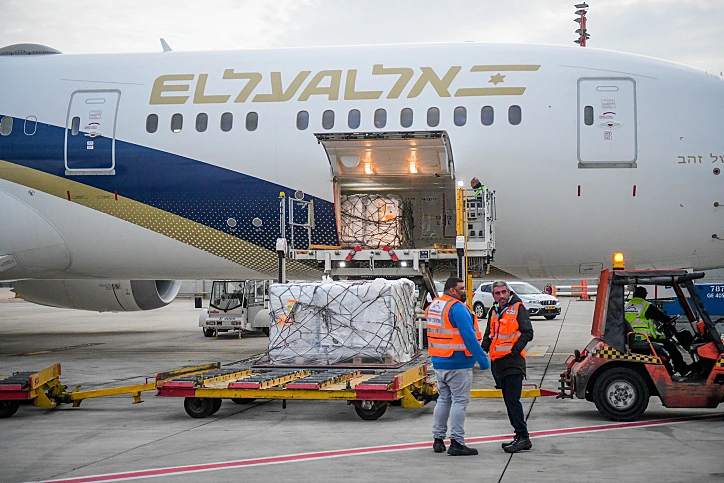 מאולם הנוסעים ישר לבטן המטוס. נתב''ג 2023