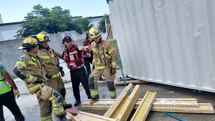 חילוץ לכודים באתר בניה טירת הכרמל בו נפלה מכולה