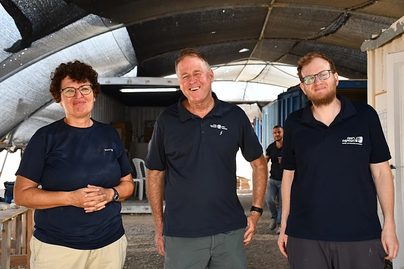 מנהלי החפירה. מימין לשמאל: ד''ר נח דוד מיכאל, אורן שמואלי וד''ר אלנה קוגן-זהבי