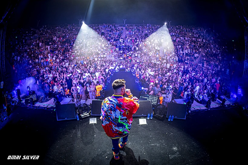 מושיקו מור בקיסריה