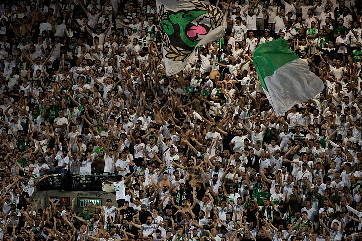 הקהל של מכבי חיפה חוגג