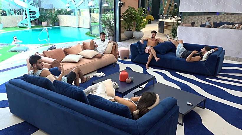 הדיירים בסלון | האח הגדול 4