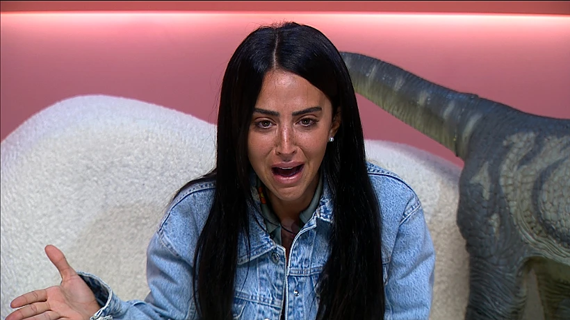 בר בחדר האח | האח הגדול עונה 4