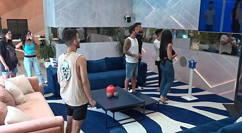 הדיירים בסלון | האח הגדול 4