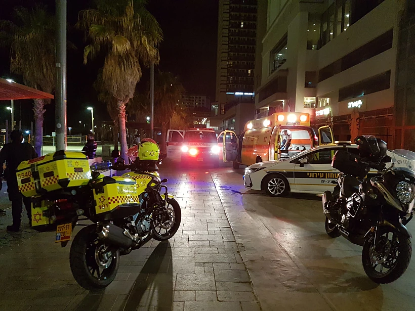 צוותי מד''א סמוך לחוף גורדון בתל אביב