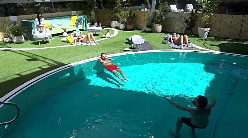 נהנים מהשמש והבריכה | האח הגדול 4
