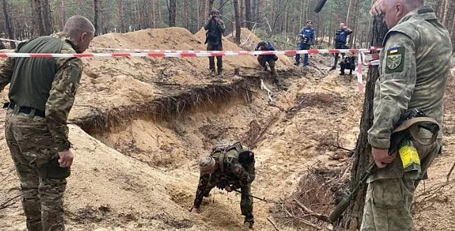 אתר לקבורה המונית התגלה באוקראינה