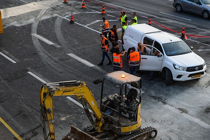 הבולען באיילון לאחר שמילאו אותו בבטון