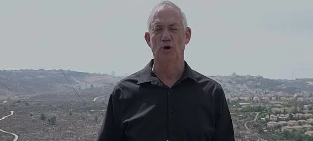 שר הביטחון בני גנץ באוגדת איו''ש