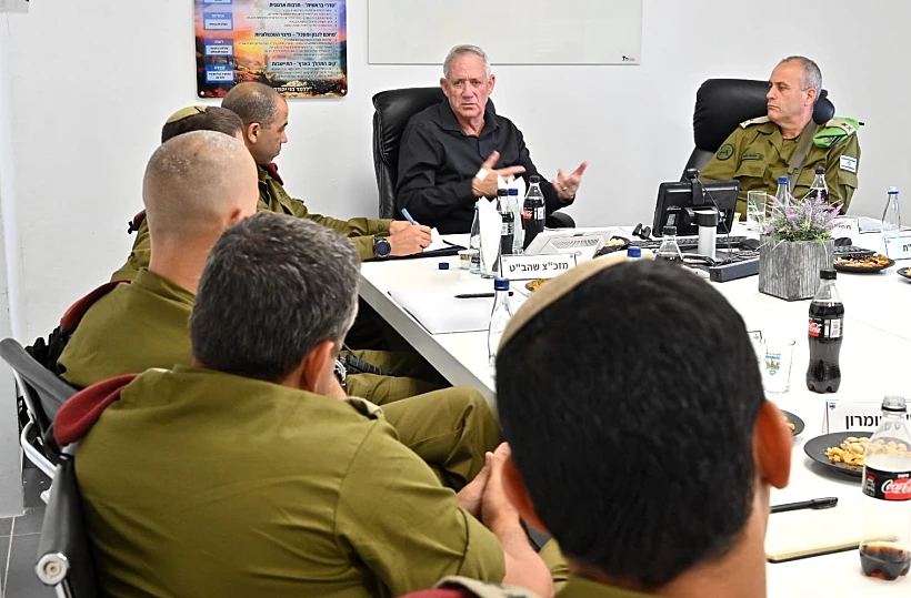 שר הביטחון בני גנץ באוגדת איו''ש