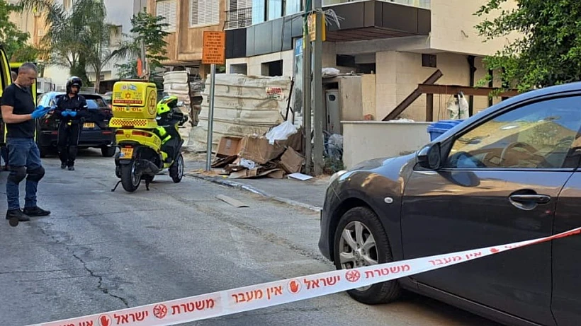 הזירה בה נמצאה האישה ללא סימני חיים בחולון