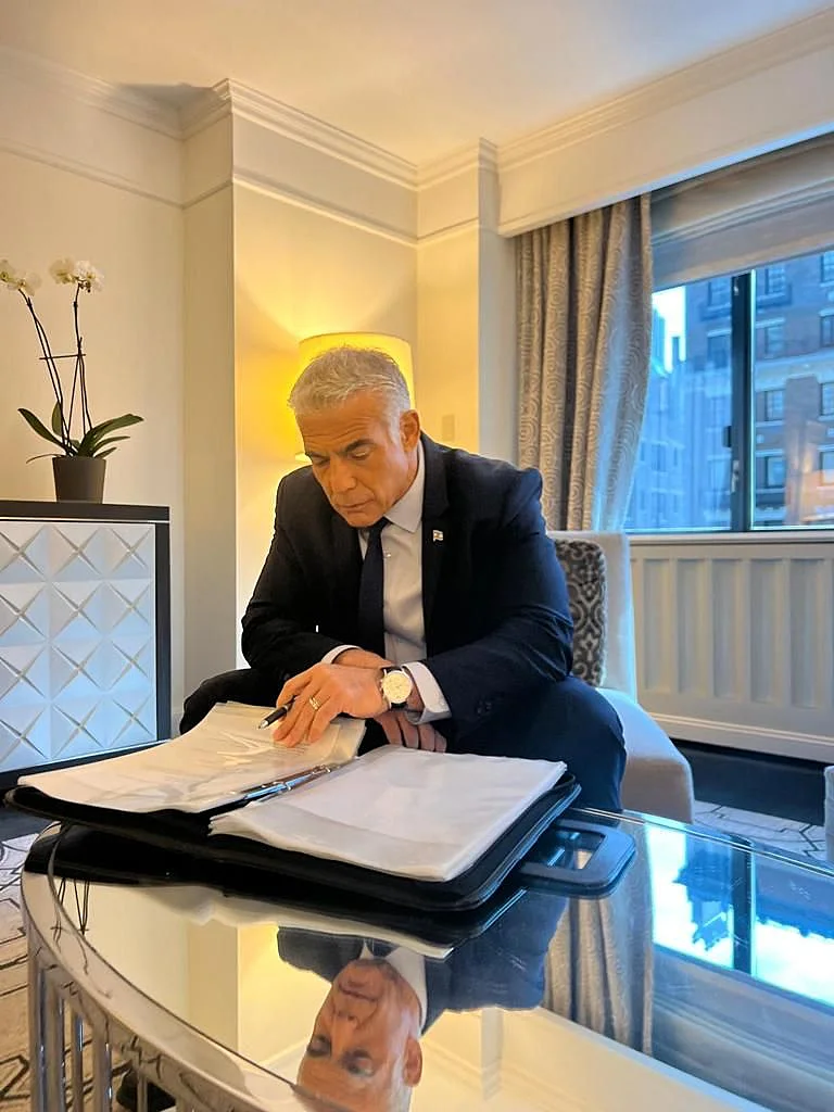 לפיד מתכונן לנאומו