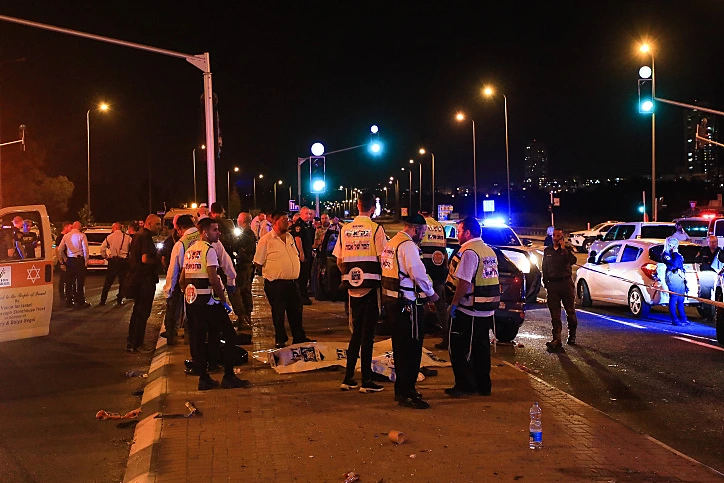 כוחות הצלה בזירת הפגוע בצומת שילת