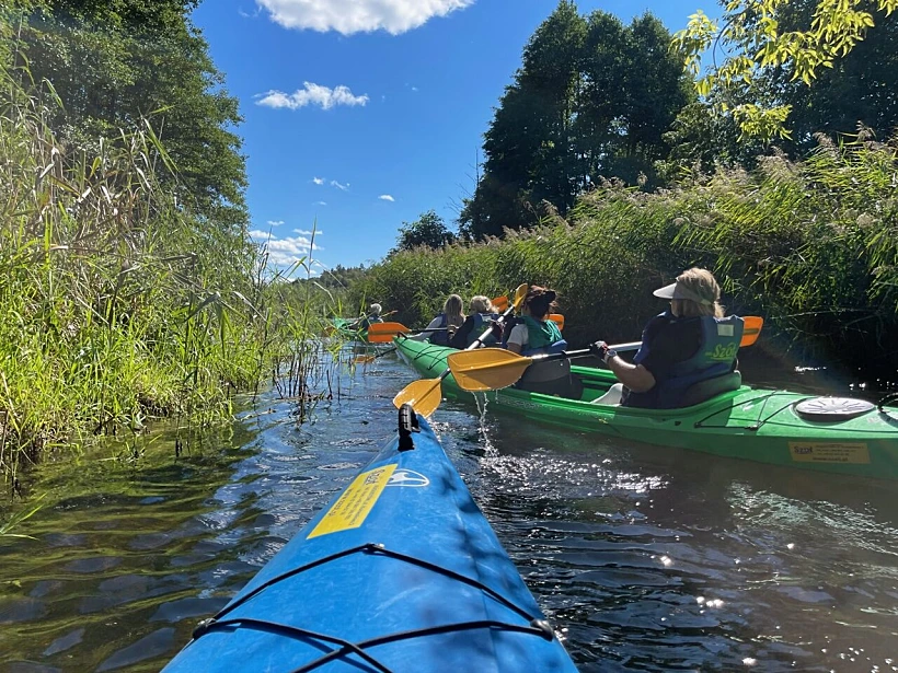 קייאקים בנהר. צילום: איריס סביניק קרסו