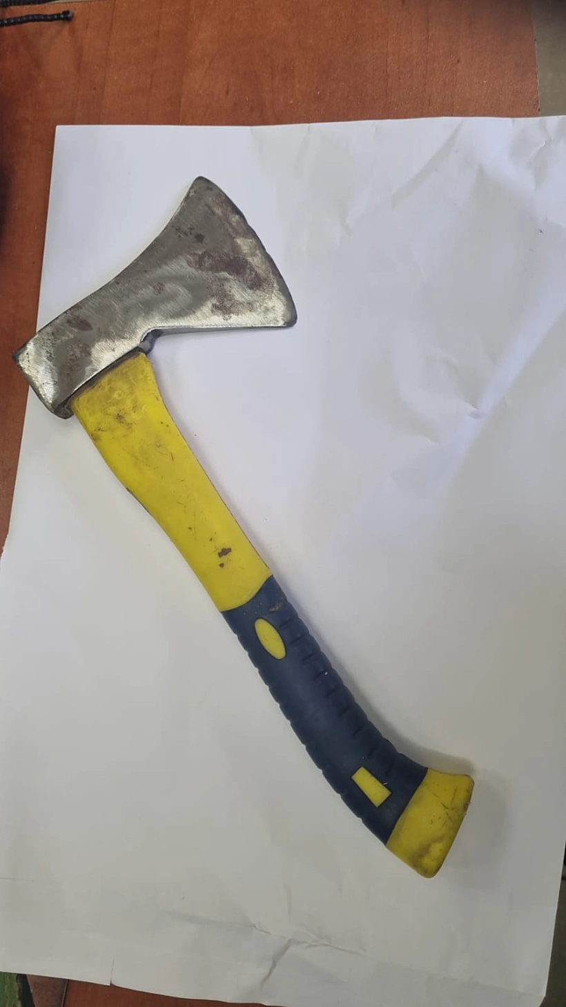 בן 14 נעצר לאחר ששדד חנות באיומי גרזן באשקלון