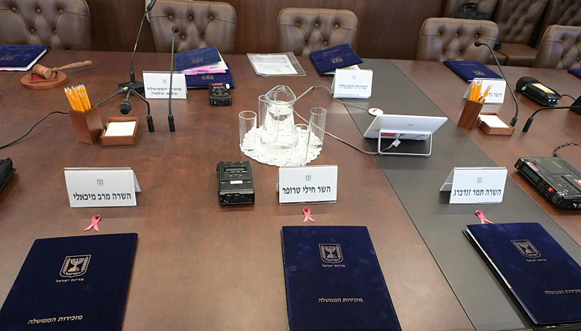 סיכות לציון חודש המאבק בסרטן השד, הבוקר בישיבת הממשלה