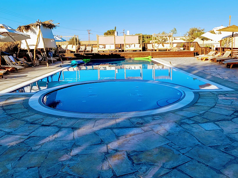 הבריכה בסלינה דזרט גרדן. צילום: עינת הרשקו