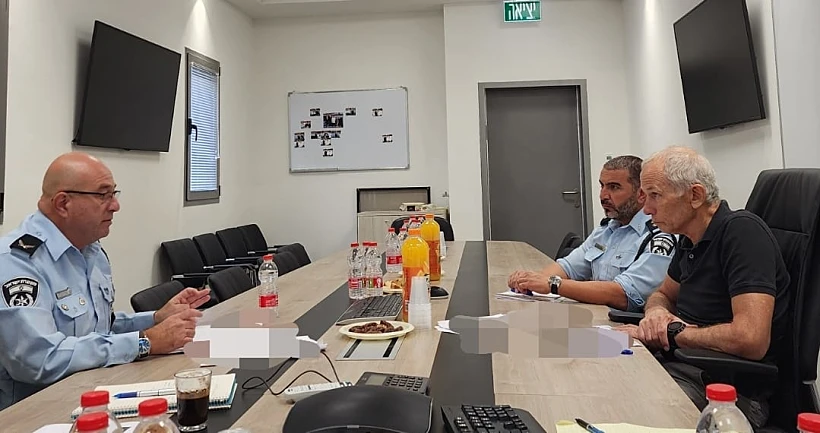 השר עמר בר-לב בהערכת מצב במשטרת גליל מערבי