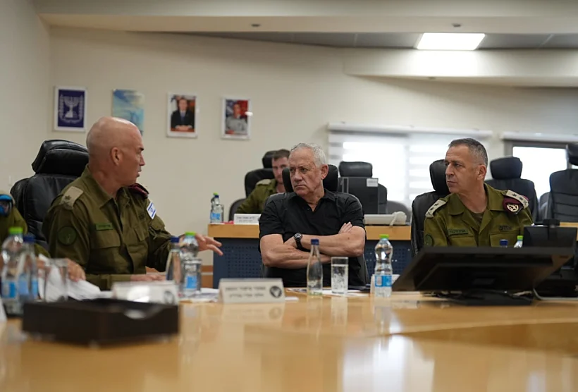 שר הביטחון בני גנץ בהערכת מצב בפיקוד צפון