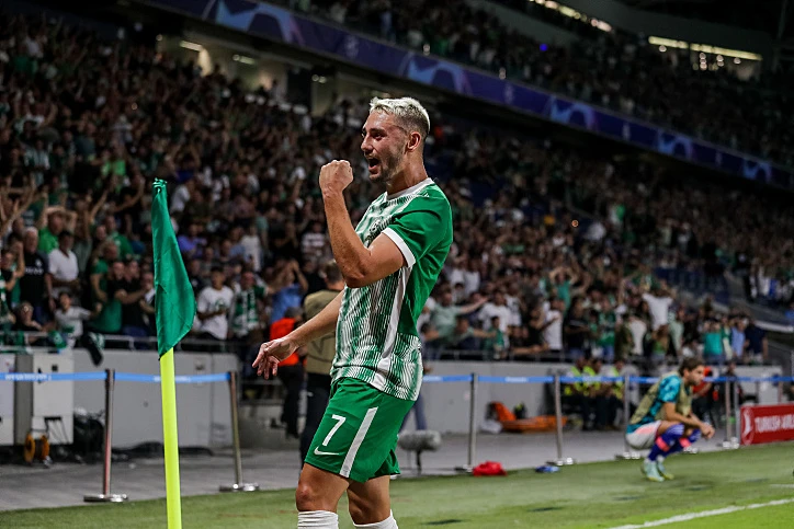 עומר אצילי במדי מכבי חיפה חוגג שער מול יובנטוס בליגת האלופות