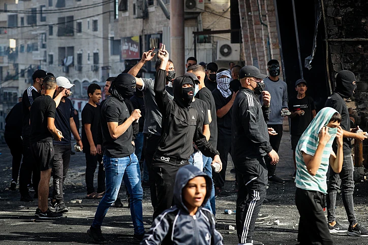 פלסטינים מתעמתים עם כוחות הביטחון בשועפאט