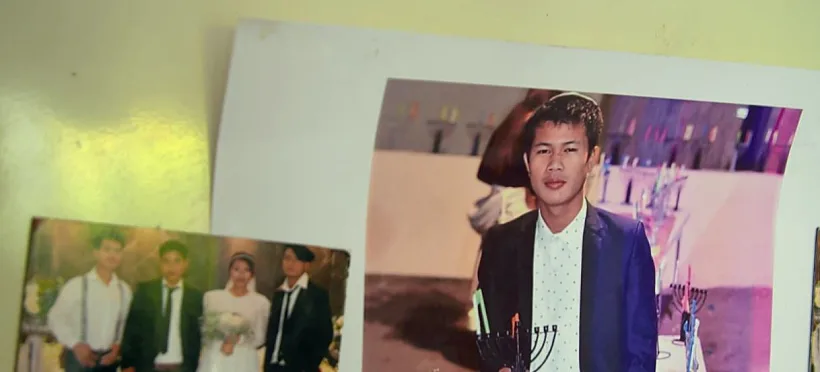 תמונת יואל לנגהל ז''ל בבית הוריו