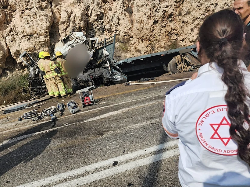 זירת תאונת המשאיות סמוך לצומת תפוח