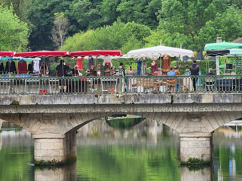 שוק יום השישי של ברנטום: צילום: צבי חזנוב