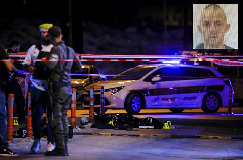 המחבל עודאי תמימי על רקע זירת הפיגוע במעלה אדומים