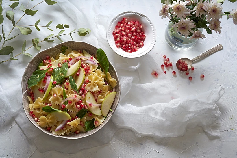 סלט פסטה ורימונים