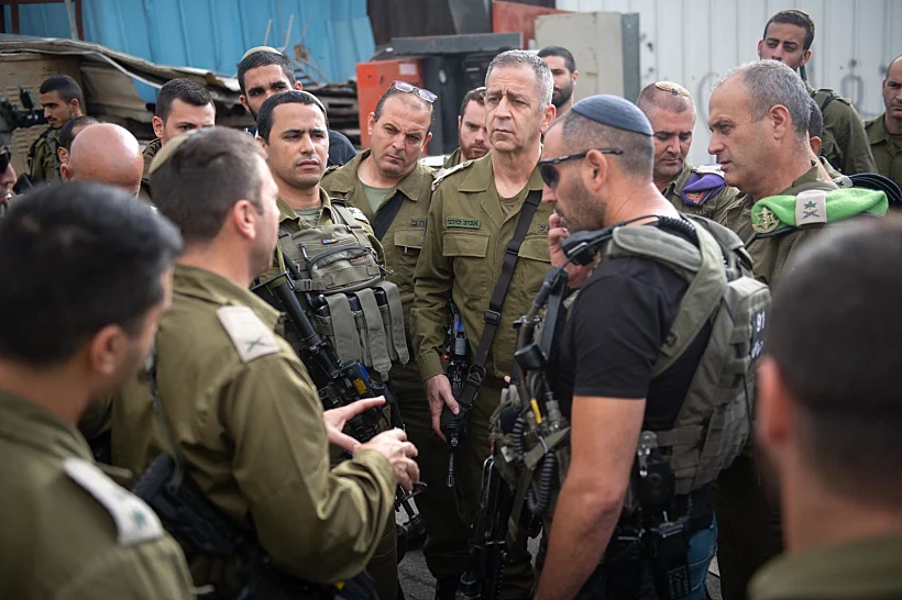 הרמטכ''ל אביב כוכבי בזירת הפיגוע בקריית ארבע