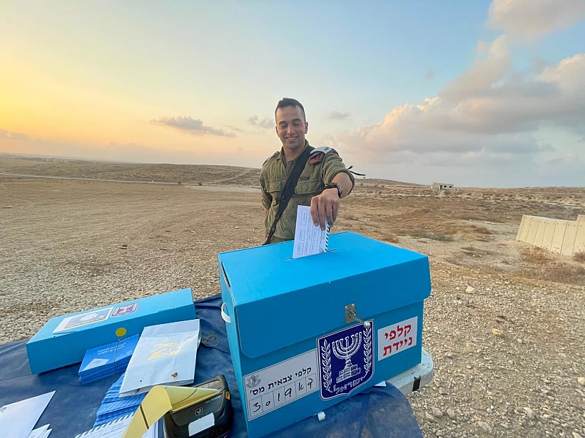 הצבעה בקלפי צבאית