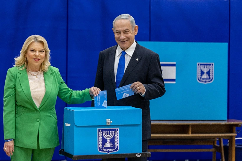 בנימין ושרה נתניהו מצביעים בבחירות 2022